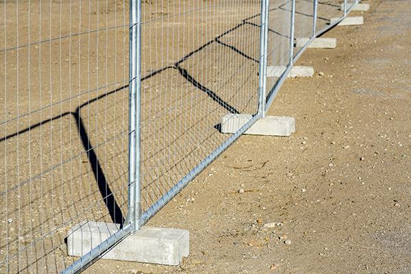 Fence Rental Lake Elsinore workers